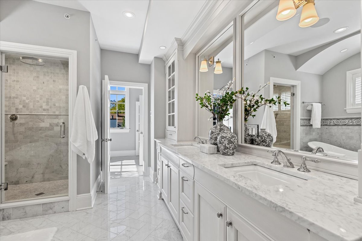 3424 N Greenview Avenue