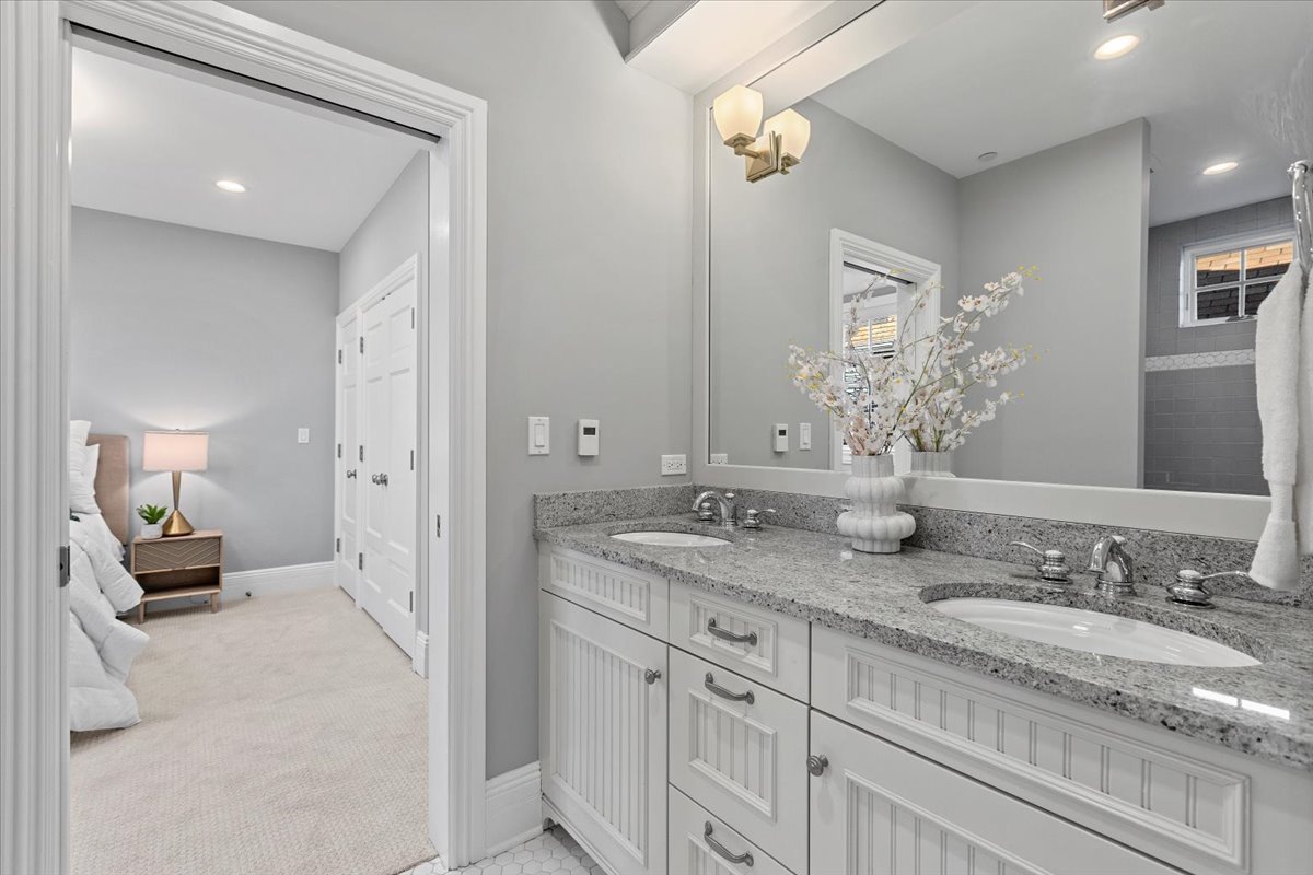 3424 N Greenview Avenue