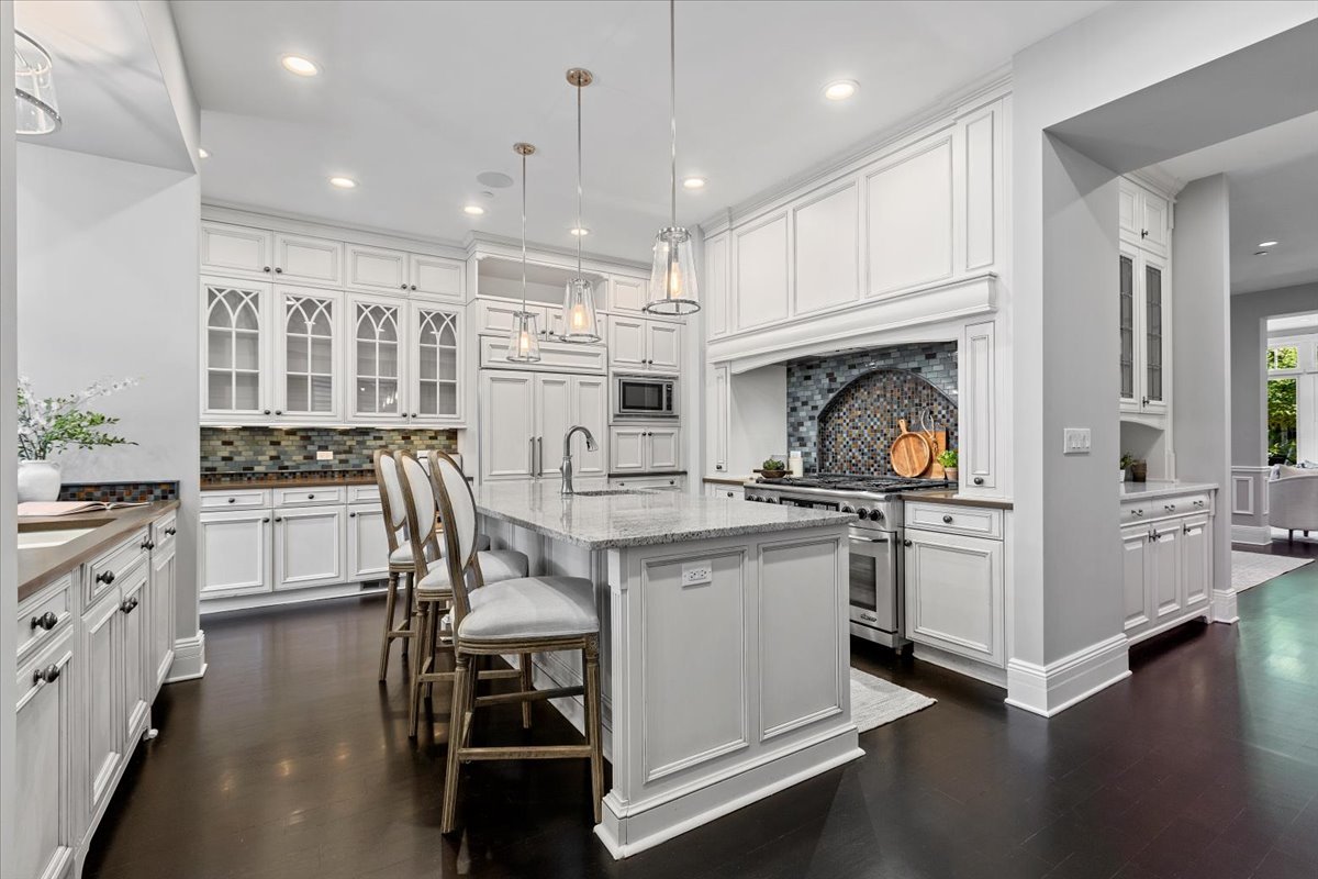 3424 N Greenview Avenue