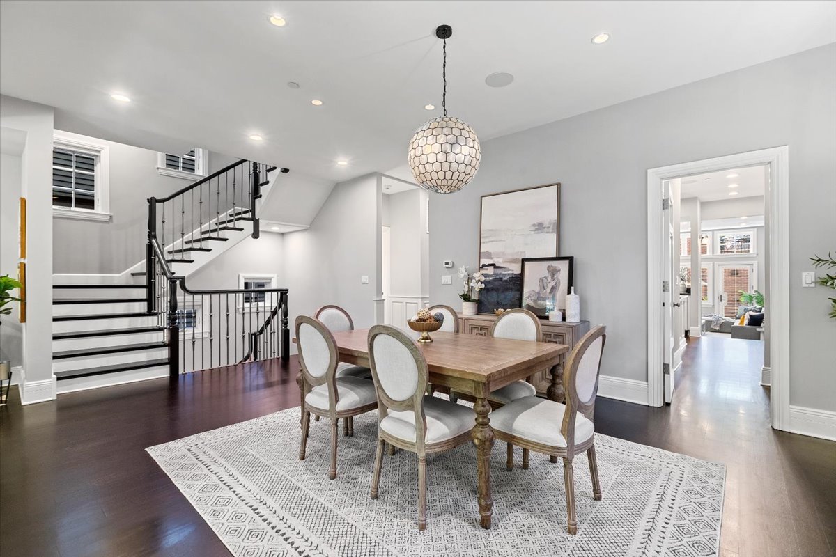 3424 N Greenview Avenue