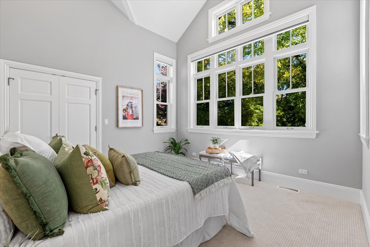 3424 N Greenview Avenue