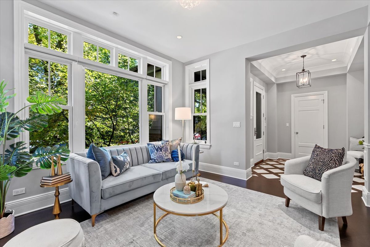 3424 N Greenview Avenue