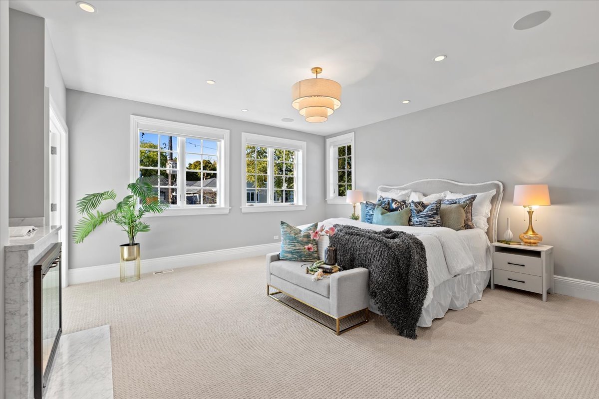 3424 N Greenview Avenue