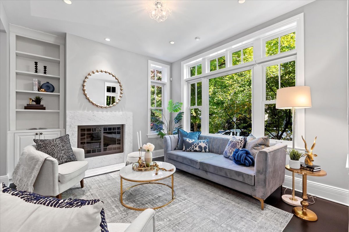 3424 N Greenview Avenue