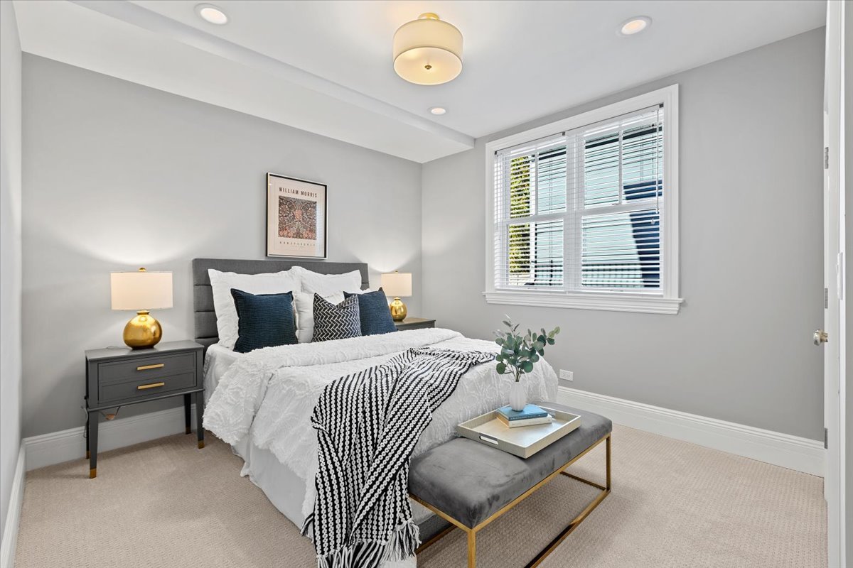 3424 N Greenview Avenue