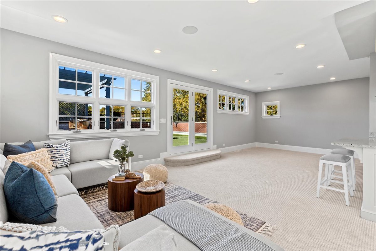 3424 N Greenview Avenue