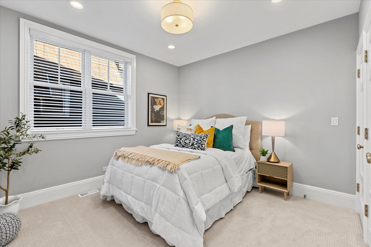 3424 N Greenview Avenue