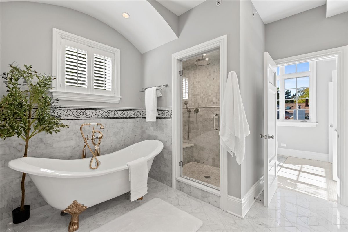 3424 N Greenview Avenue