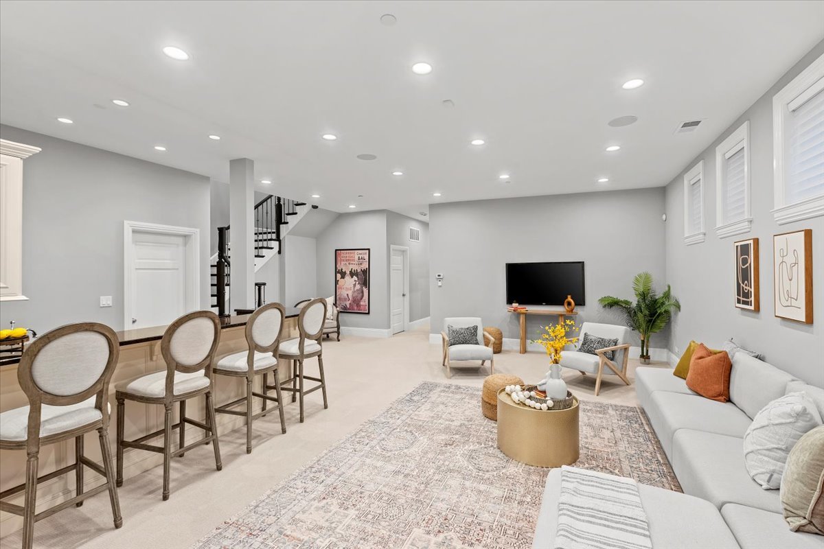 3424 N Greenview Avenue