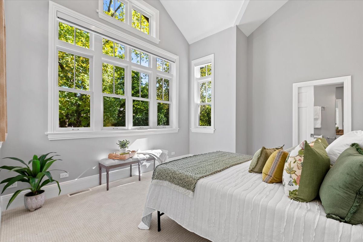 3424 N Greenview Avenue