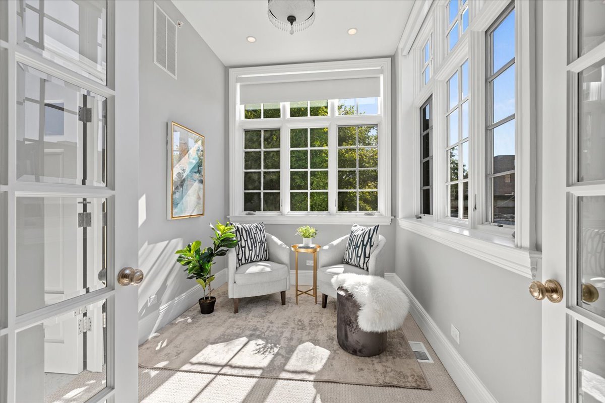 3424 N Greenview Avenue