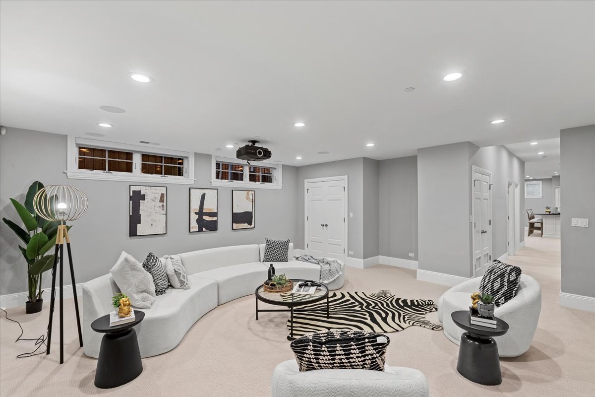 3424 N Greenview Avenue