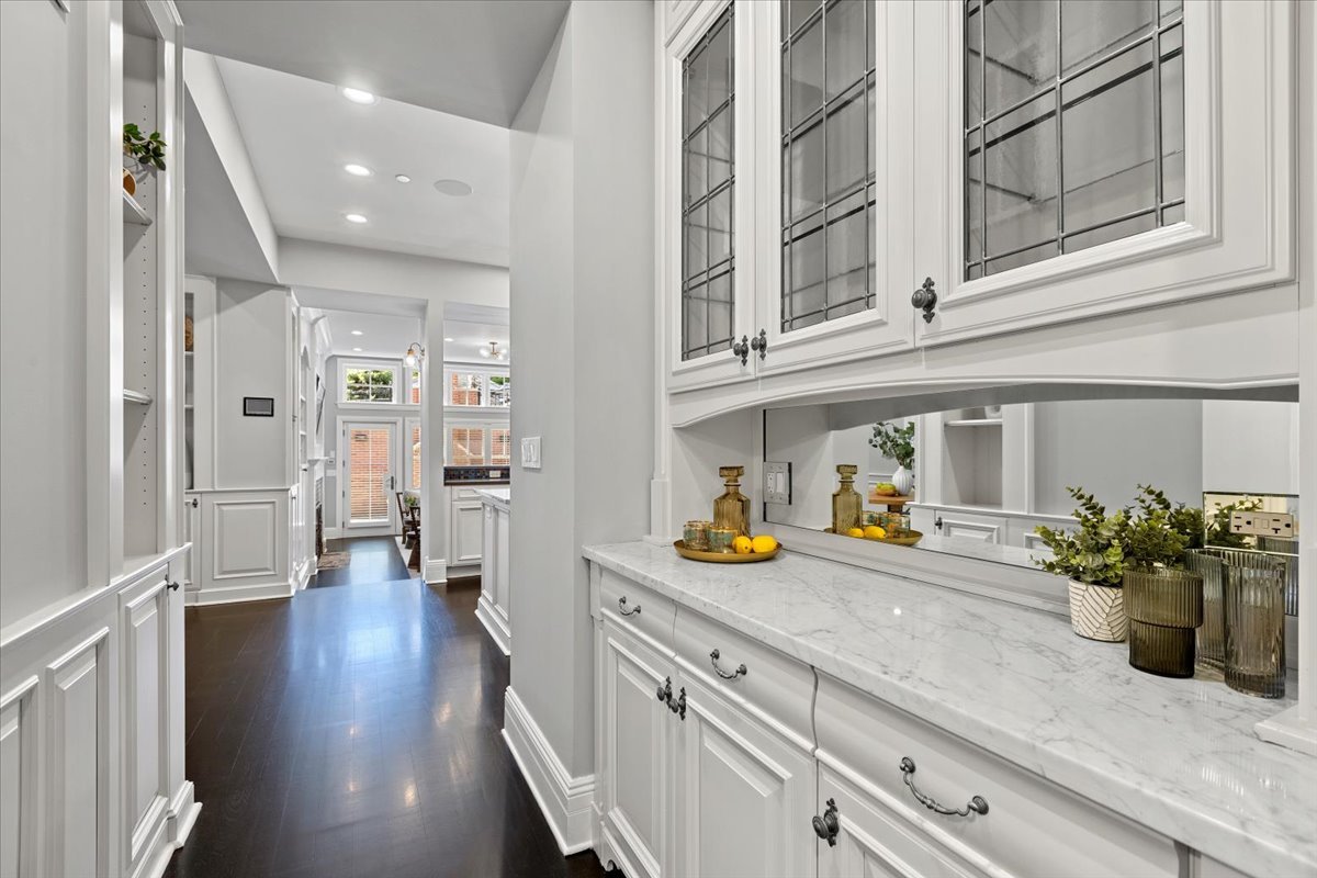 3424 N Greenview Avenue