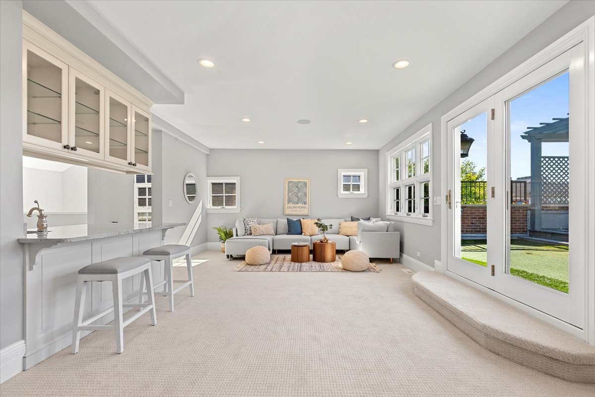 3424 N Greenview Avenue