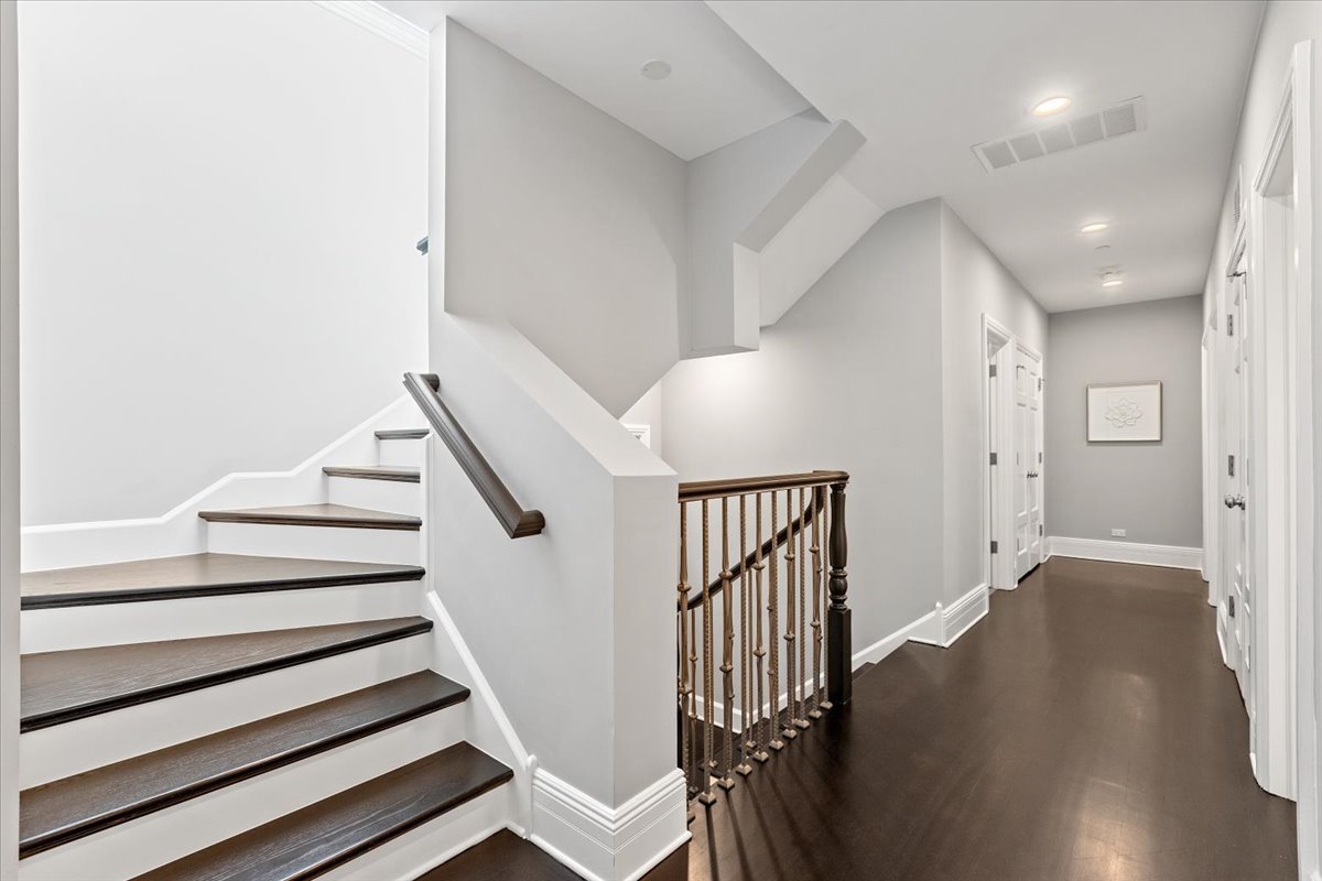 3424 N Greenview Avenue