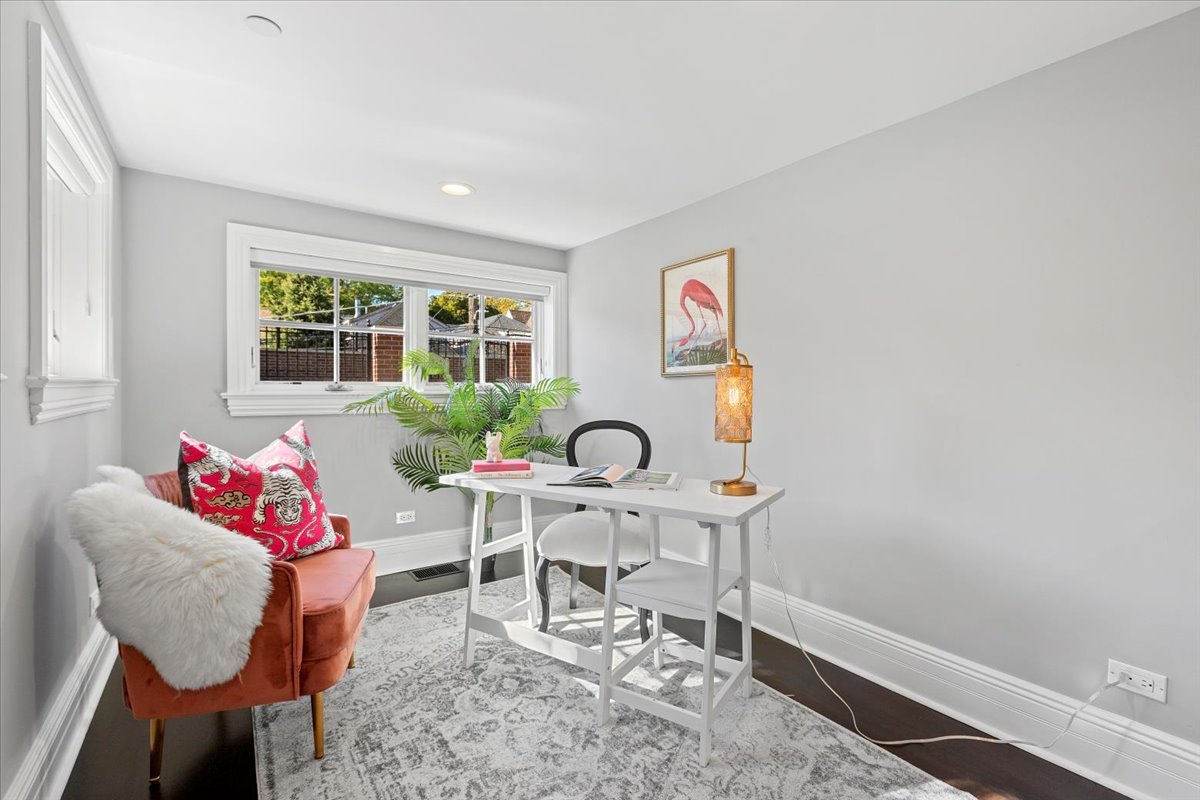 3424 N Greenview Avenue