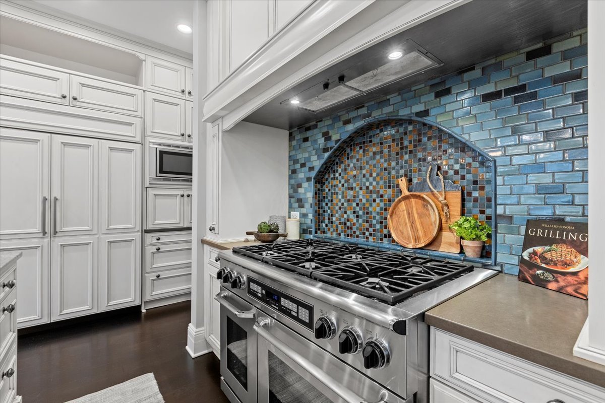 3424 N Greenview Avenue