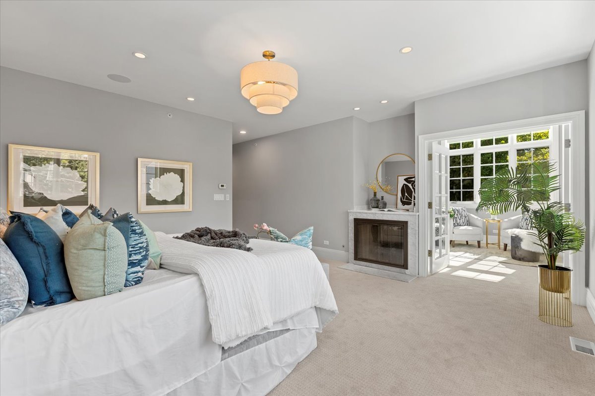 3424 N Greenview Avenue