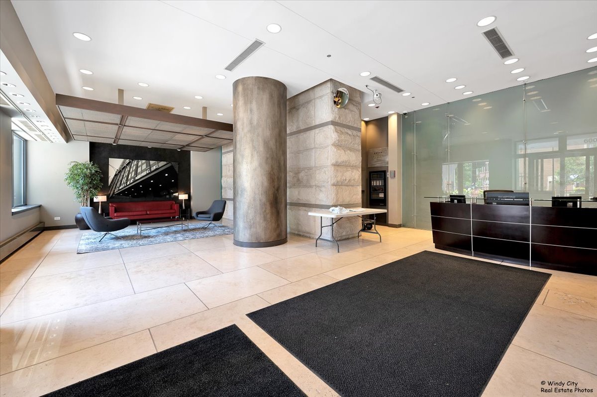 600 N Kingsbury Street Unit: 307
