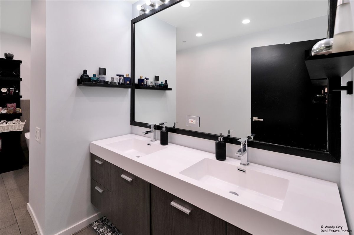 600 N Kingsbury Street Unit: 307