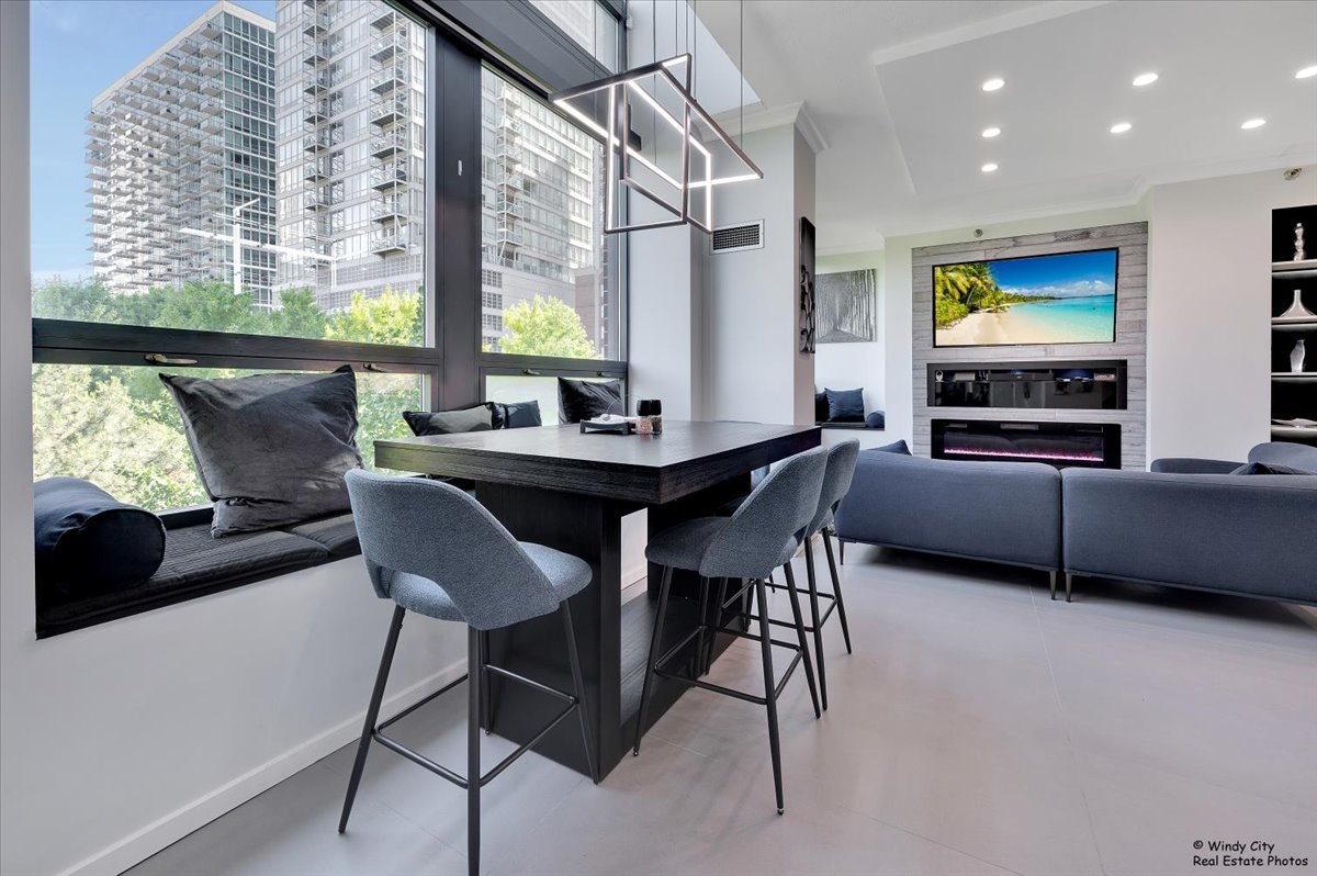 600 N Kingsbury Street Unit: 307