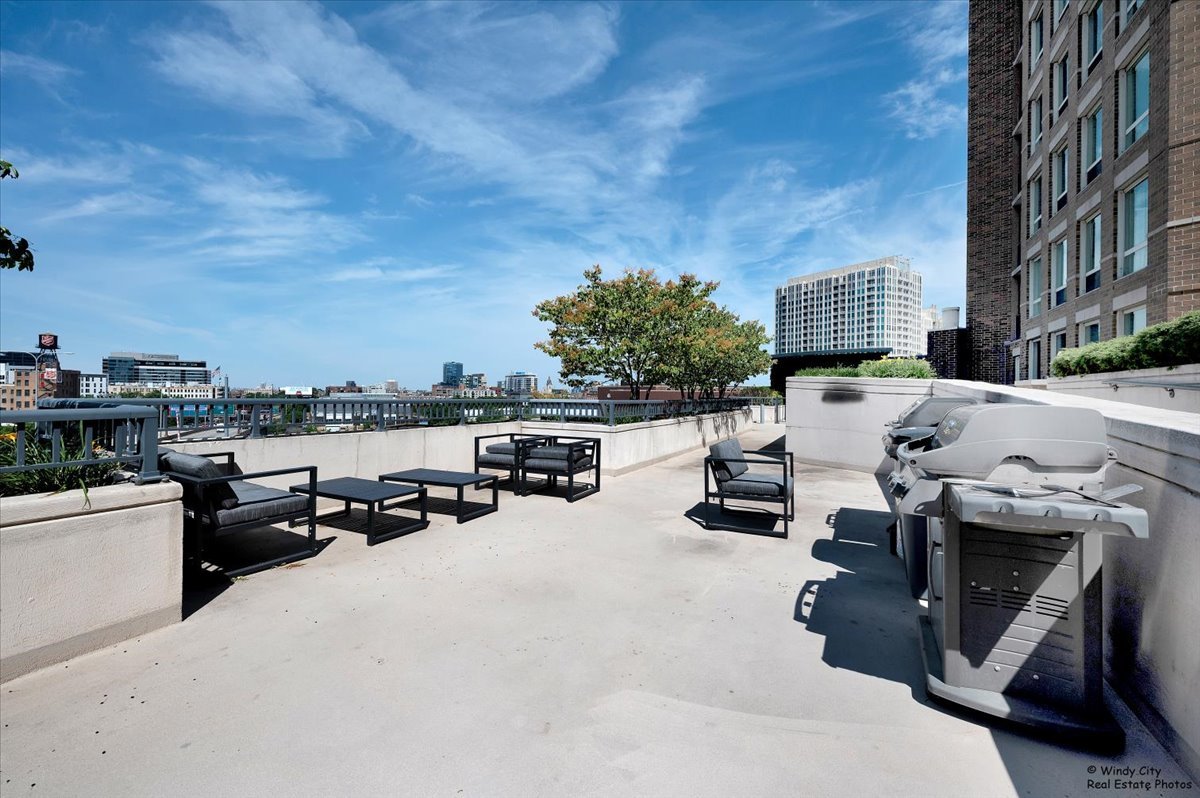 600 N Kingsbury Street Unit: 307