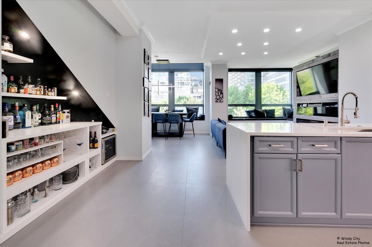 600 N Kingsbury Street Unit: 307