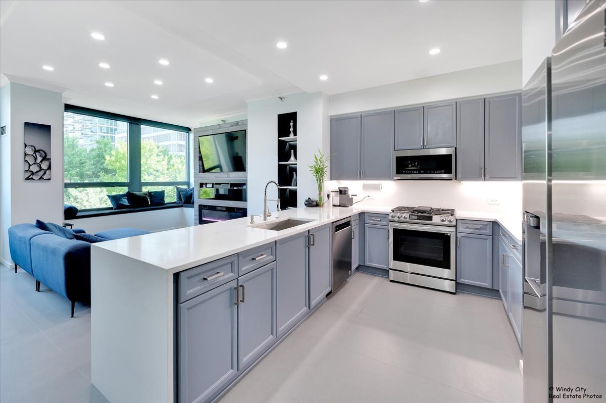 600 N Kingsbury Street Unit: 307
