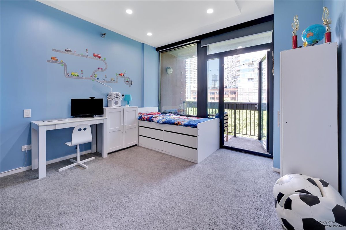 600 N Kingsbury Street Unit: 307