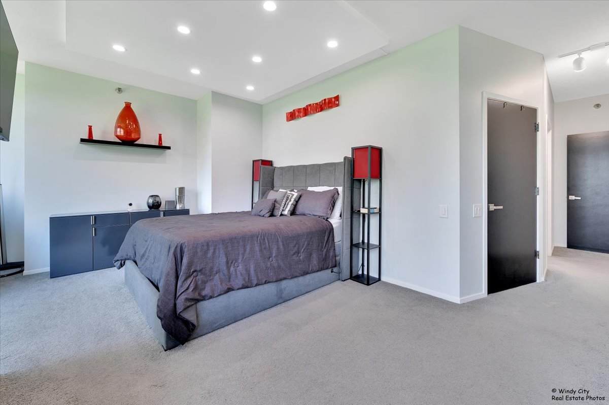 600 N Kingsbury Street Unit: 307
