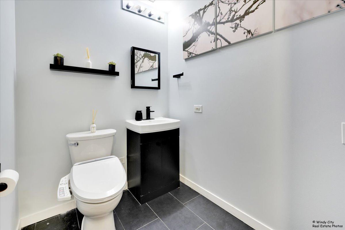 600 N Kingsbury Street Unit: 307