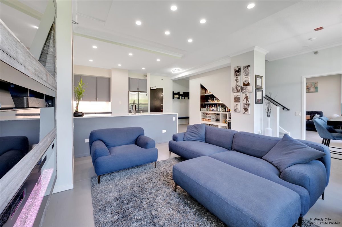 600 N Kingsbury Street Unit: 307