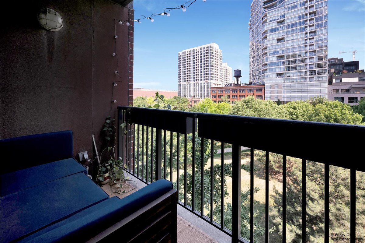 600 N Kingsbury Street Unit: 307