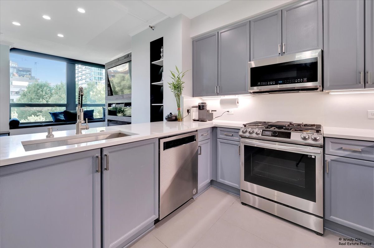 600 N Kingsbury Street Unit: 307