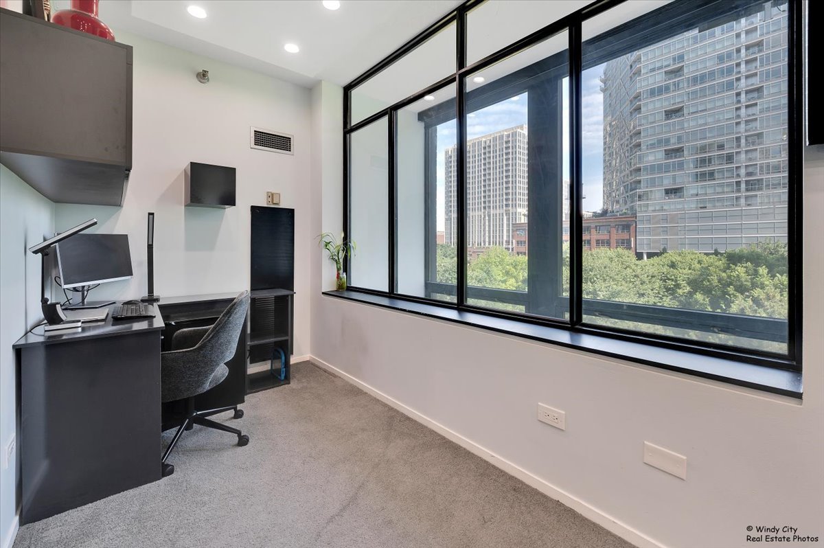 600 N Kingsbury Street Unit: 307
