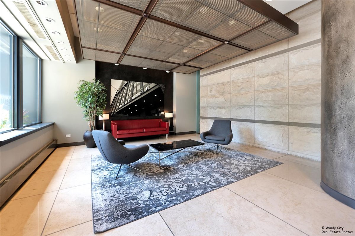 600 N Kingsbury Street Unit: 307