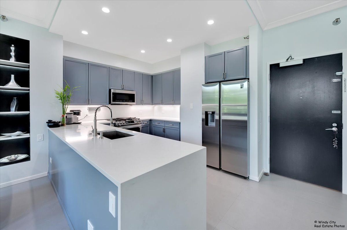 600 N Kingsbury Street Unit: 307