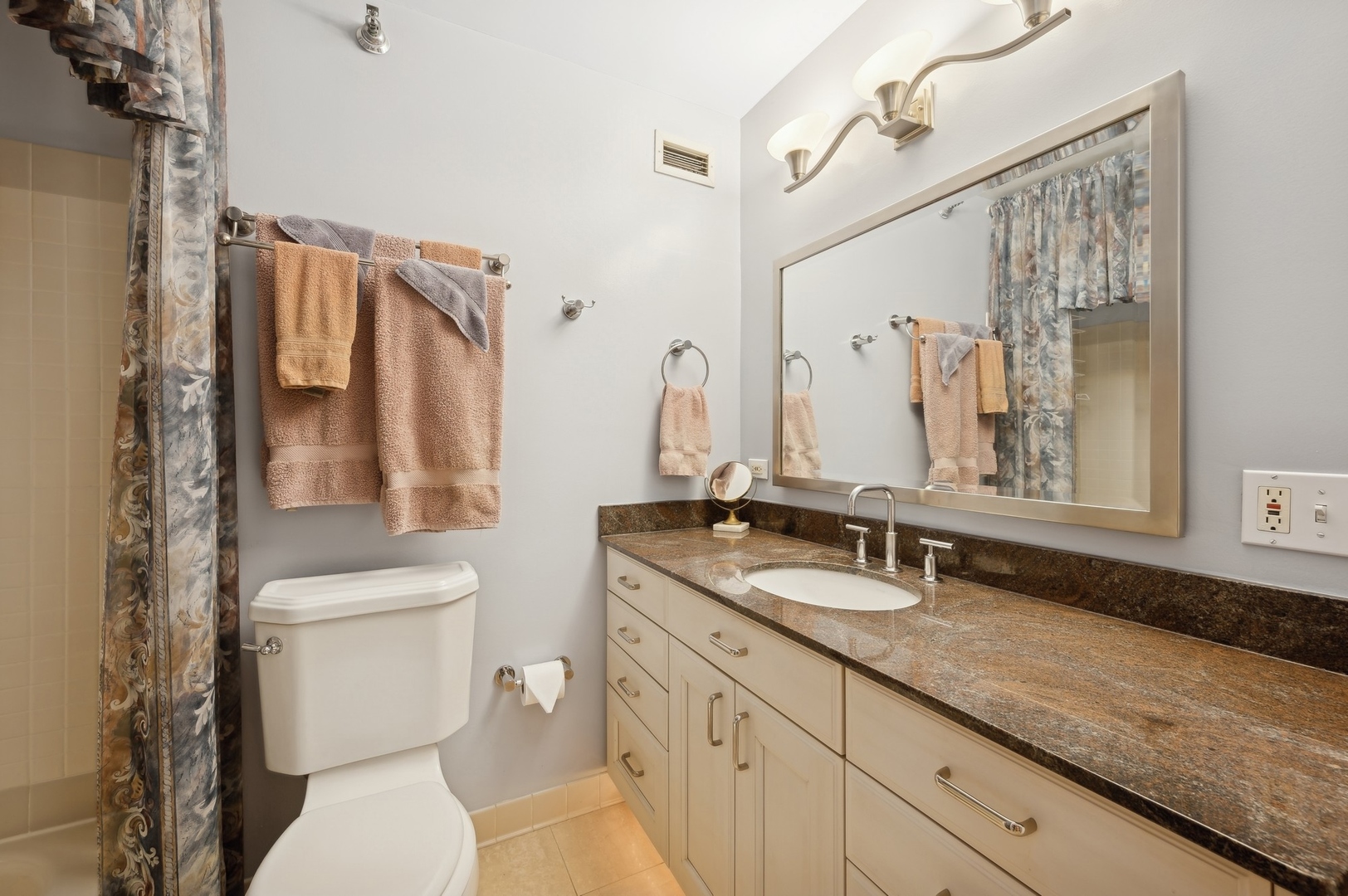 480 N Mcclurg Court Unit: 1201-03