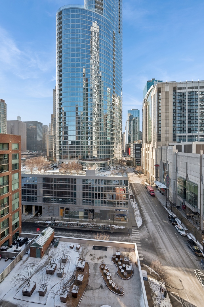 480 N Mcclurg Court Unit: 1201-03