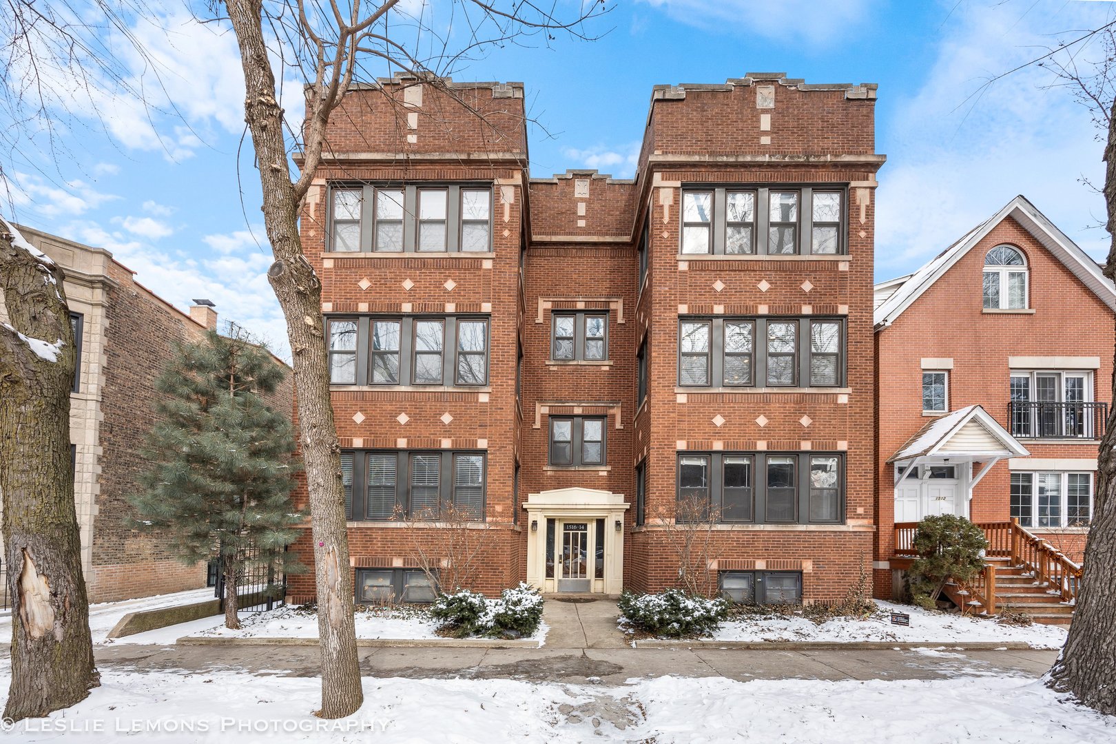 1514 W BYRON Street Unit: 2E