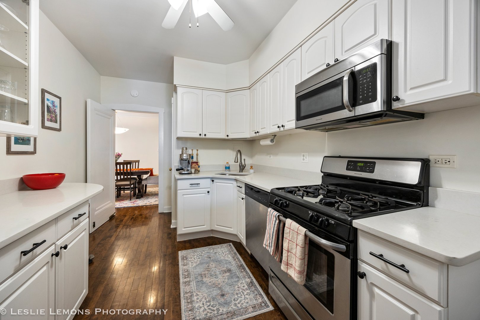 1514 W BYRON Street Unit: 2E