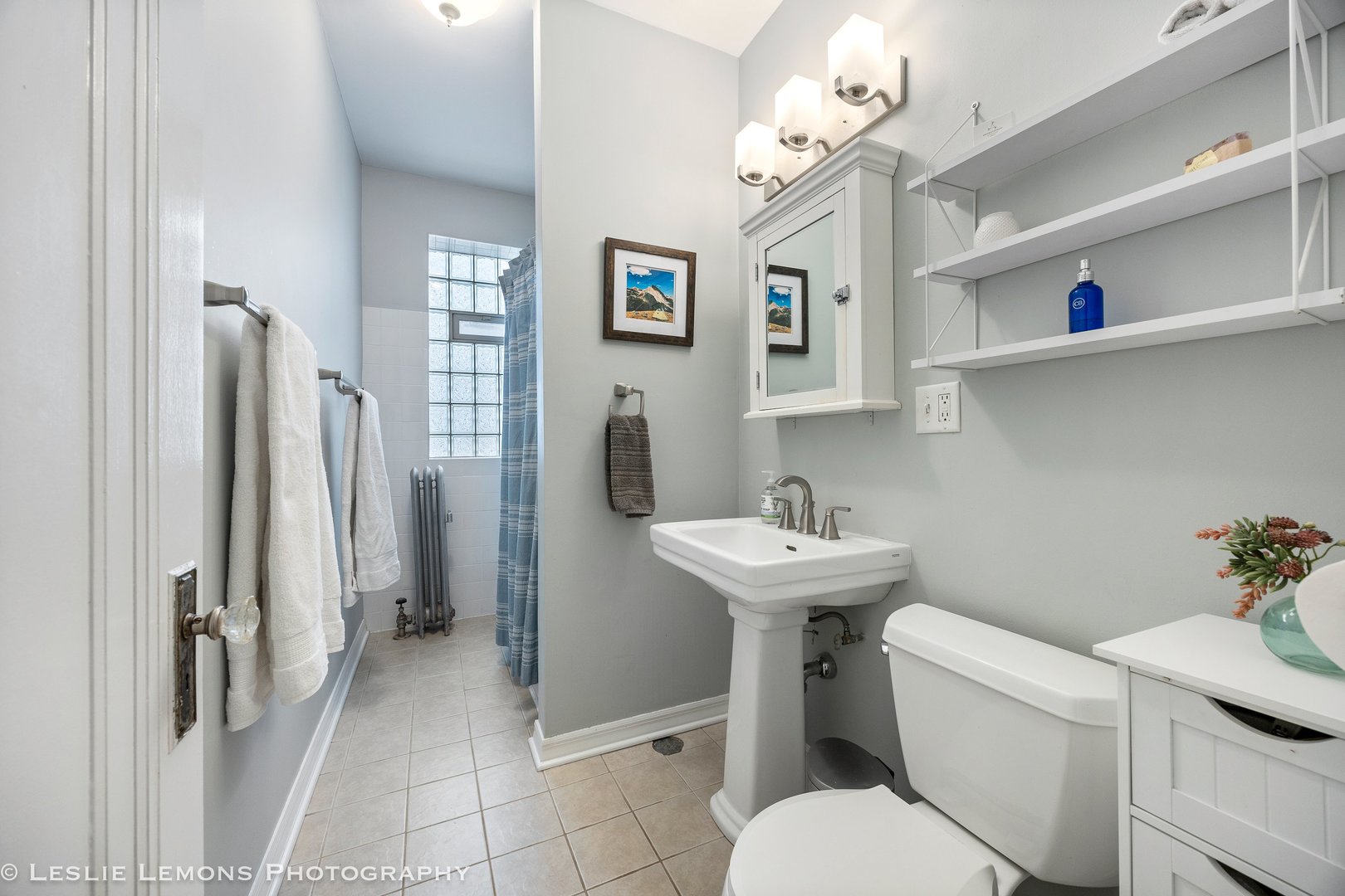 1514 W BYRON Street Unit: 2E