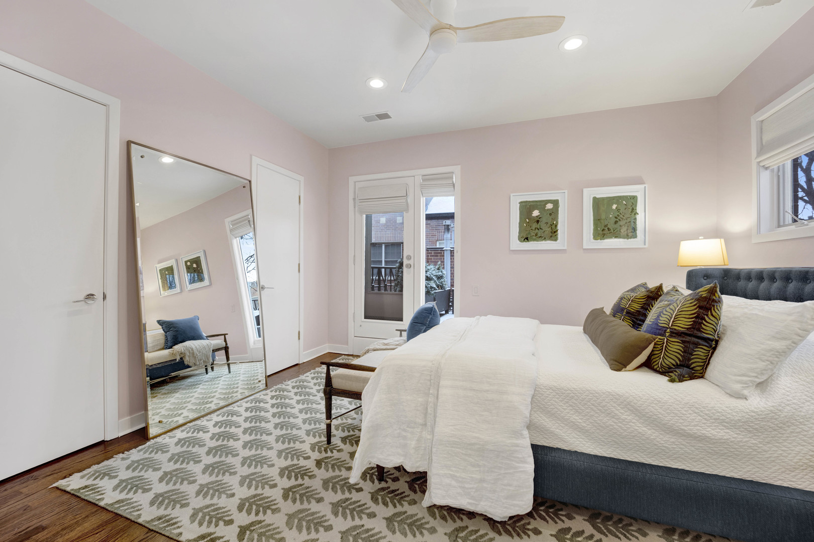 2525 N Seminary Avenue