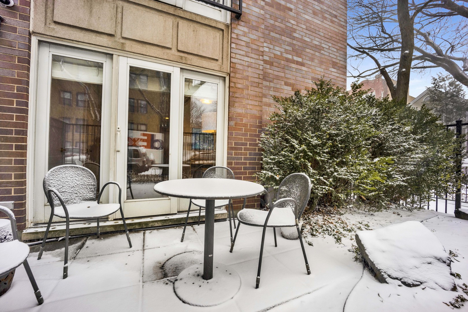 2525 N Seminary Avenue