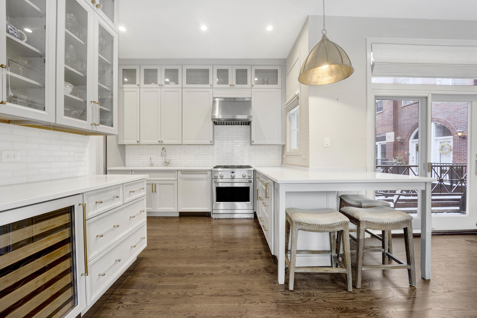 2525 N Seminary Avenue