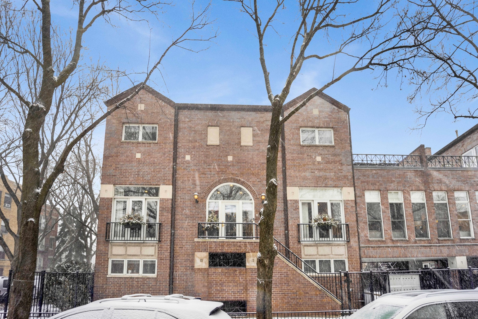 2525 N Seminary Avenue