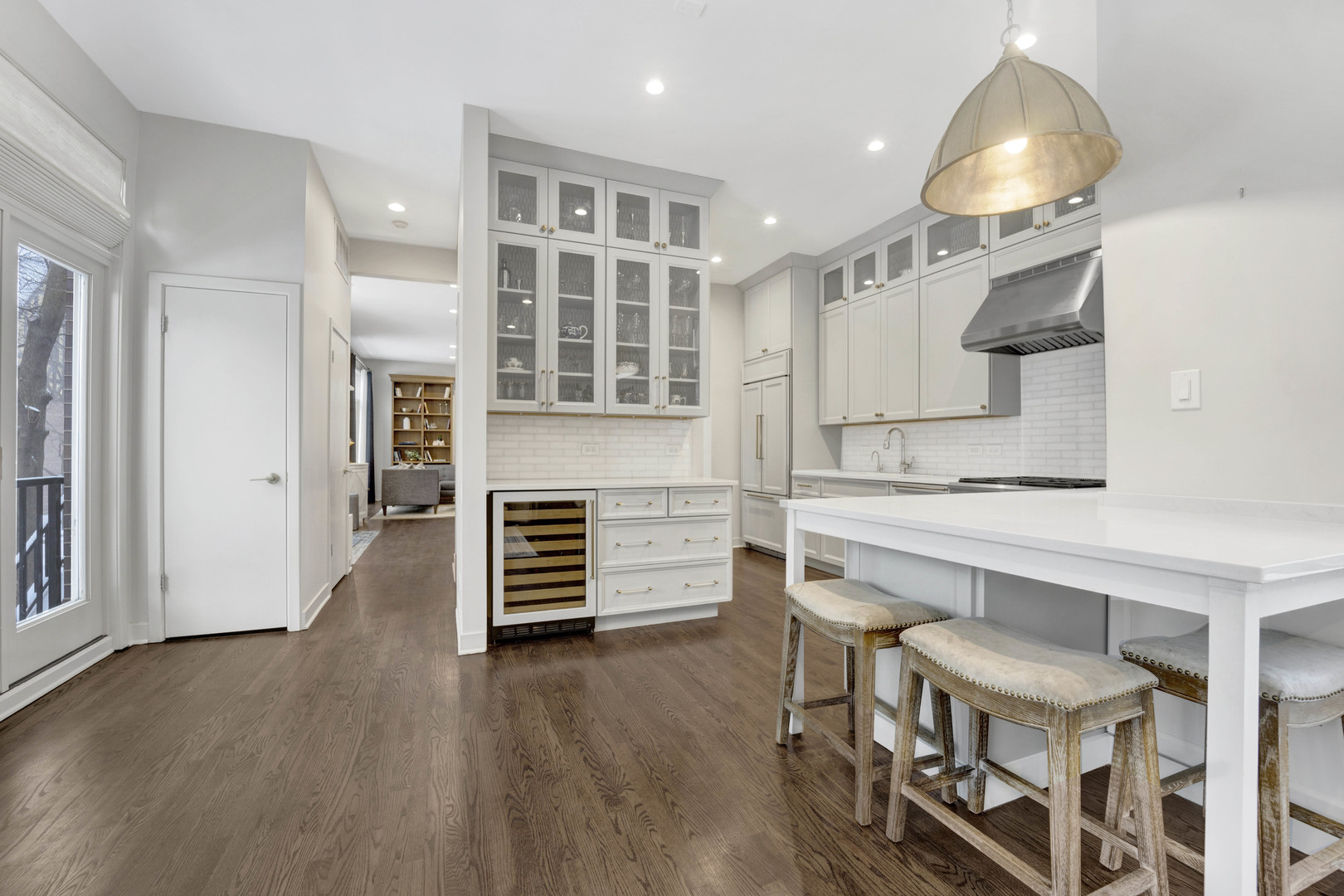 2525 N Seminary Avenue