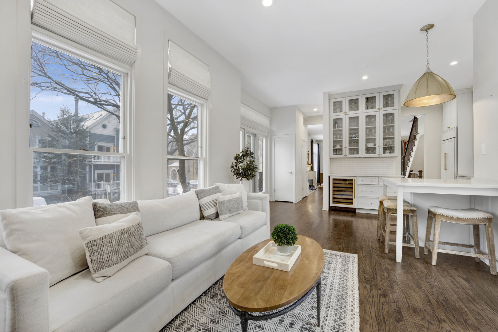 2525 N Seminary Avenue