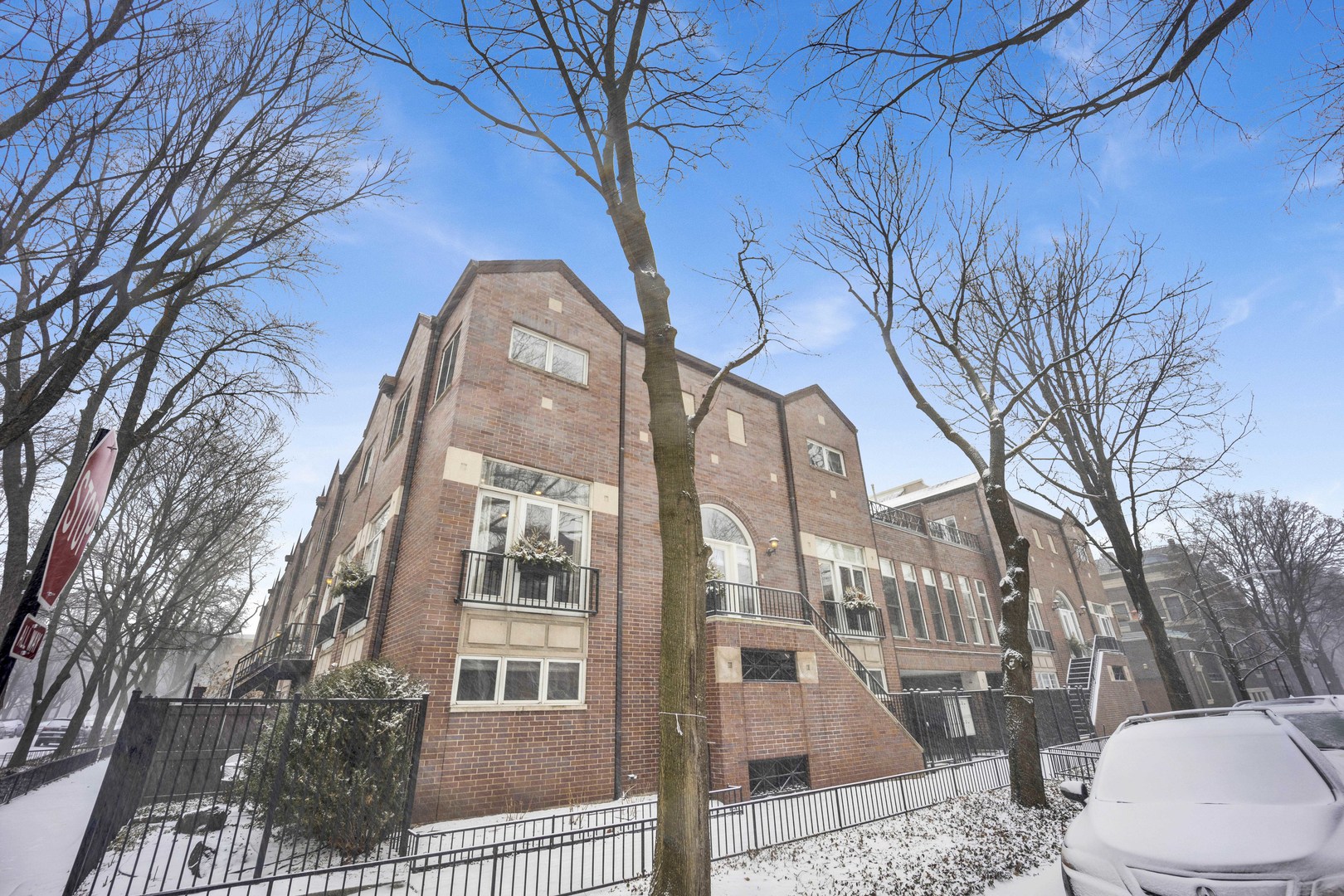 2525 N Seminary Avenue