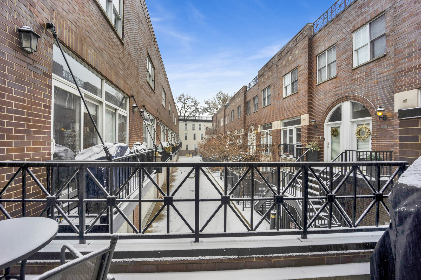 2525 N Seminary Avenue